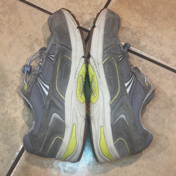 Vionic 23 walk suede walking shoes sneakers 8.5 - Picture 8 of 8